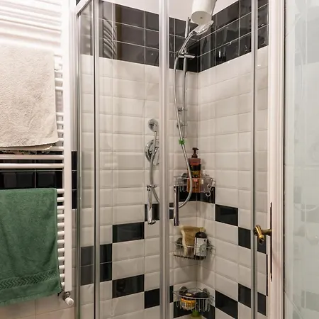 Cinque Lampadi Rooftop 아파트 *