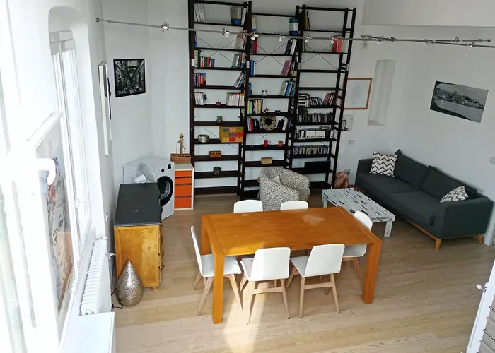 Cinque Lampadi Rooftop Appartement Genua